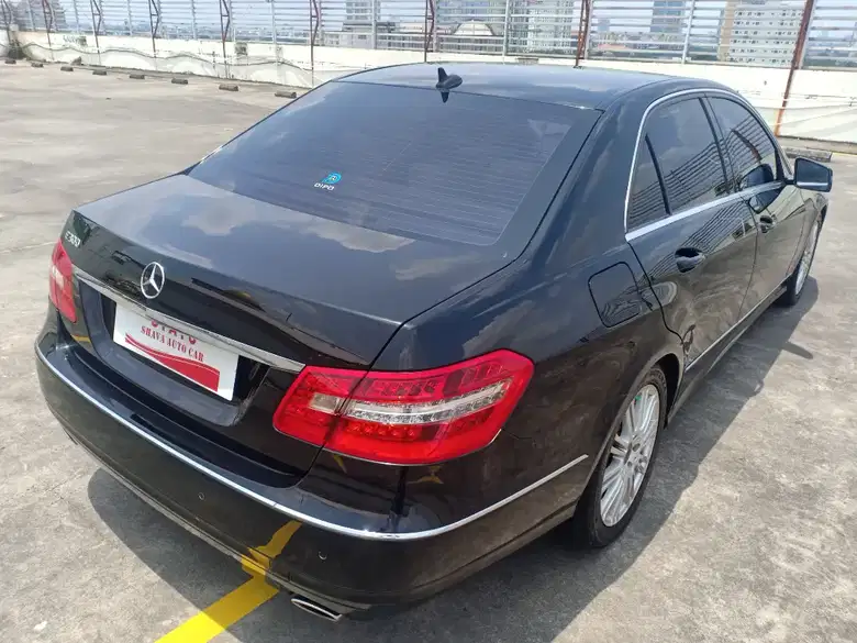 奔驰 E300 (2009)