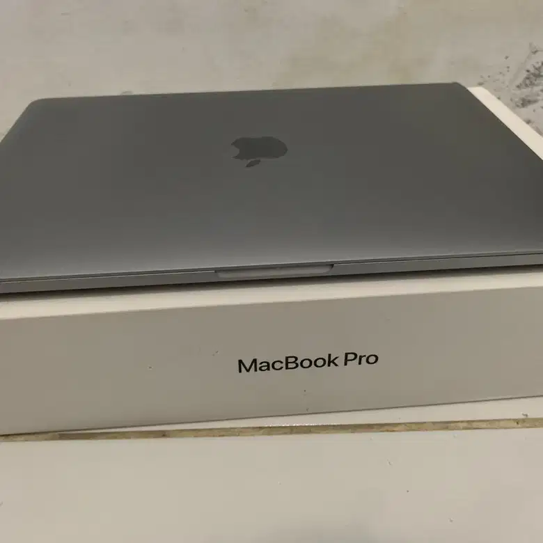 Macbook Pro 13“ 2020 -i5 16GB 