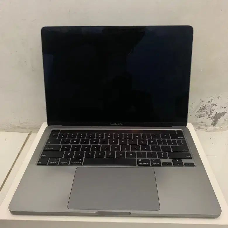 Macbook Pro 13“ 2020 -i5 16GB 