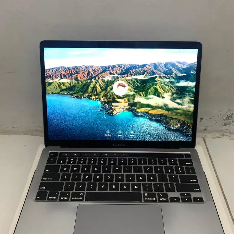 Macbook Pro 13“ 2020 -i5 16GB 