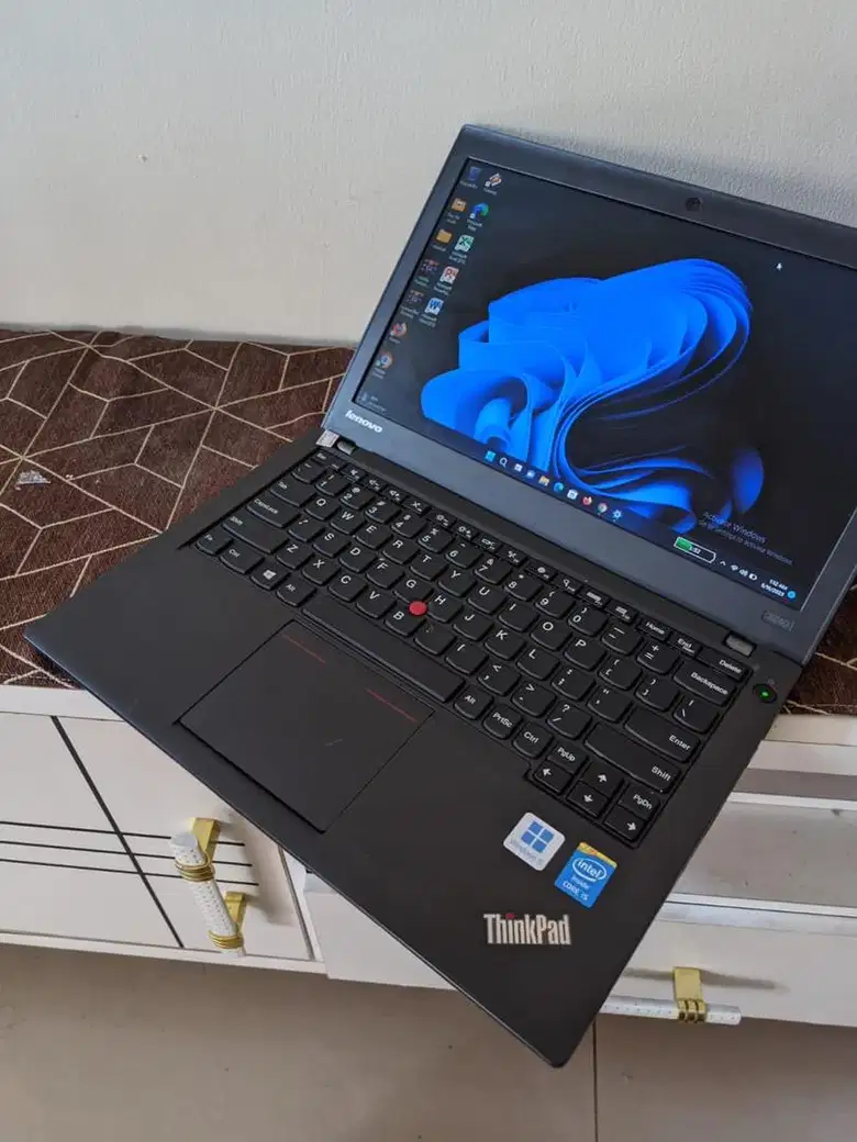 联想 THINKPAD X250 // 英特尔酷睿 i5 ~