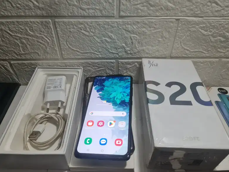 出售 BU 三星 S20 FE 内存 8/128GB 原装 