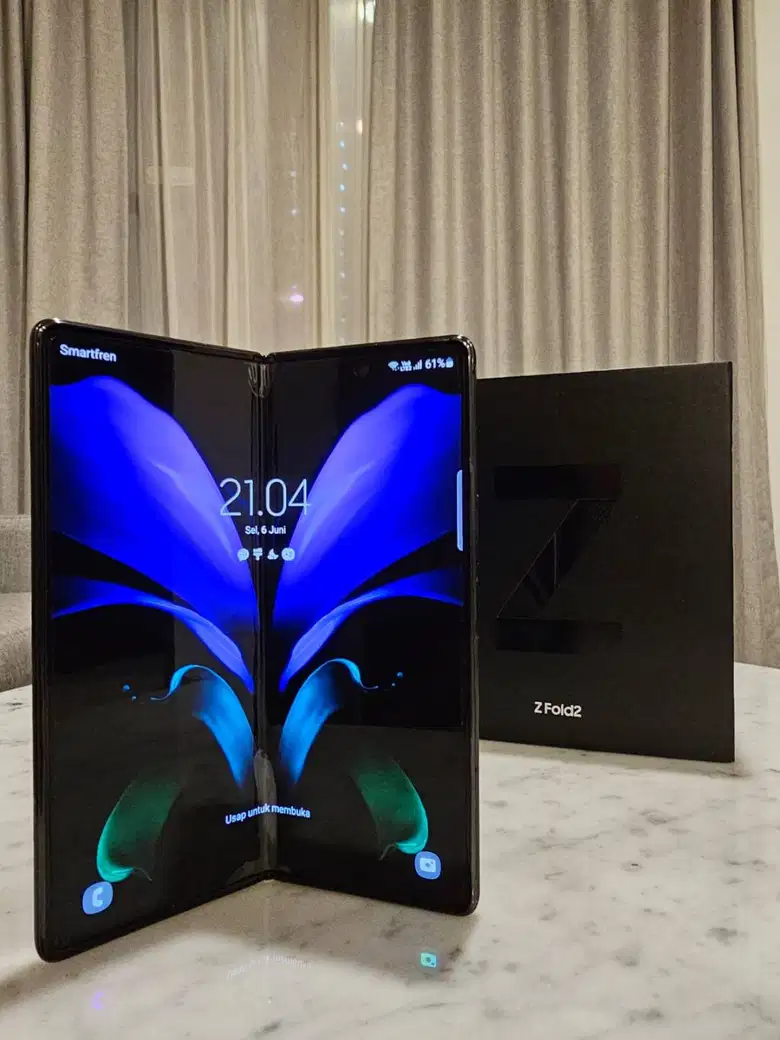 出售三星GALAXY Z折叠2 - 12 / 256GB -