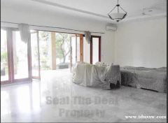 快速出租宽敞的房子 在 Jeruk Purut， 雅加达南部