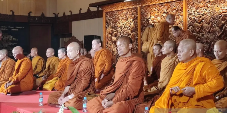 庆祝2024年卫塞节 印尼缩影公园四十名僧侣开启心灵之旅